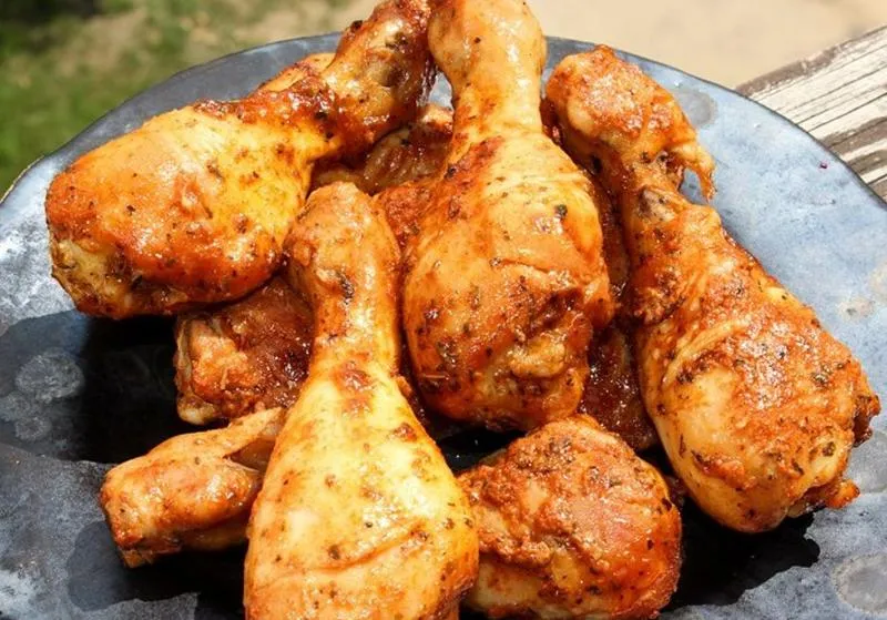 Jak długo i w jaki sposób smażyć udka z kurczaka, aby były soczyste i pyszne?