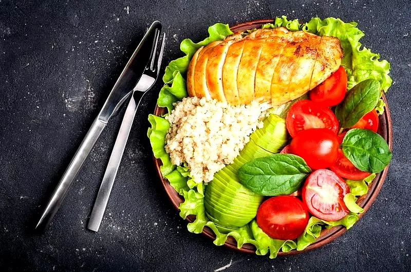 Odkryj zdrowe smaki z wiedzą: Jak wiem co jem catering odmienia Twoje posiłki